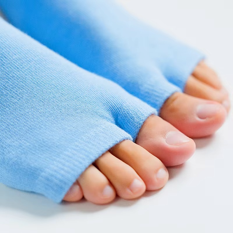 Non Slip Quick Dry Yoga and Pilates Socks for Women Cotton Blend With Silicone Grip