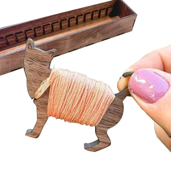 Wooden Bobbin Set with Animal Motifs – Organizer for Embroidery Floss (15 Bobbins)