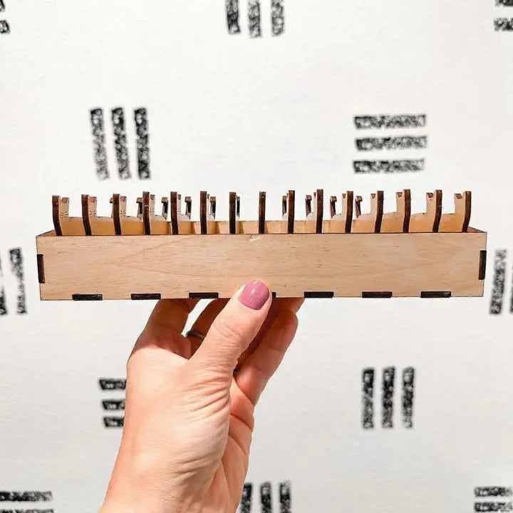 Wooden Bobbin Set with Animal Motifs – Organizer for Embroidery Floss (15 Bobbins)