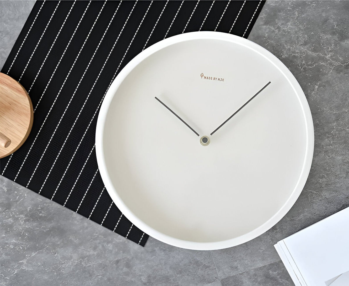 Circ O'Clock – Modern Wall Clock Black with Silent Movement