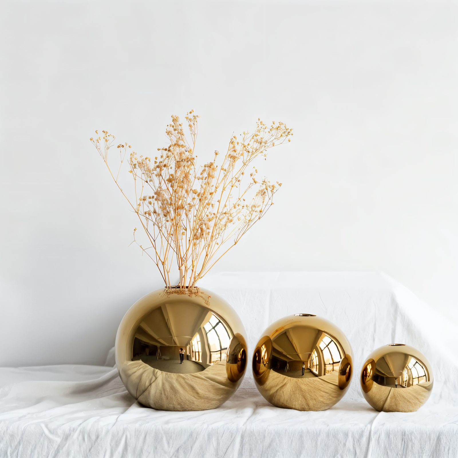 Ceramic vase Aurelia Gold | Round shape with gloss finish | Timelessly elegant & versatile | For flowers & decor