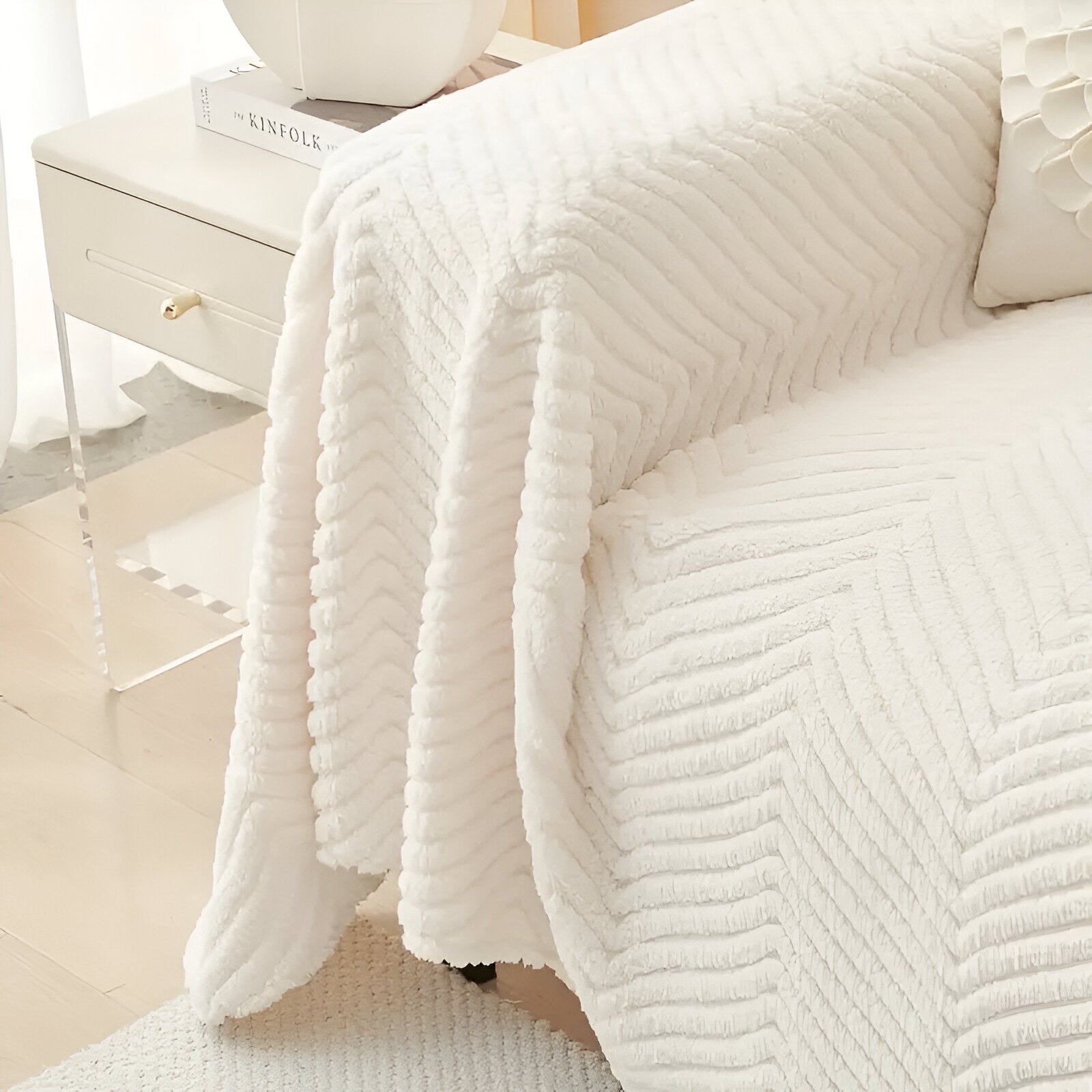 LuxuraWrap | Non-slip sofa cover for pets