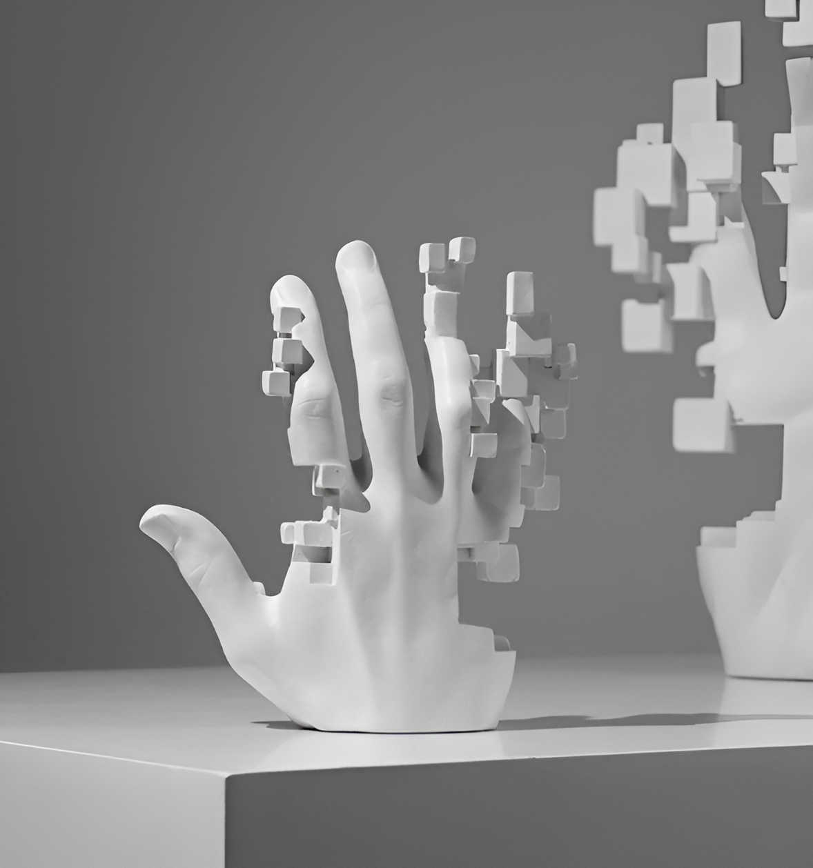 Mosaic-Hand Statue made of Resin – Abstract Palm Figure