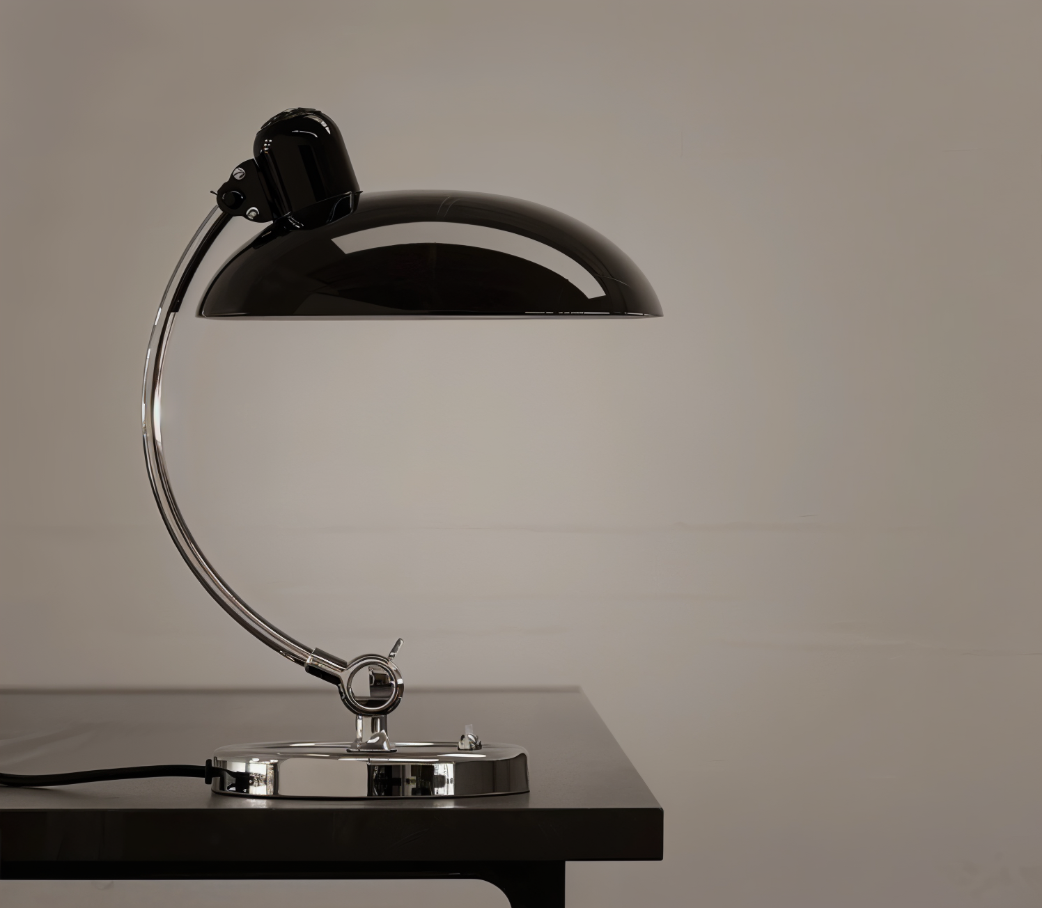 Adjustable Vintage Desk Lamp made of Iron – Virella