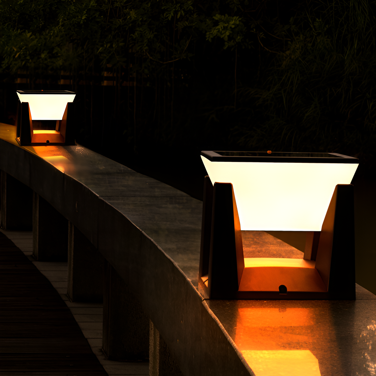 Black Square Solar Lamp for the Garden