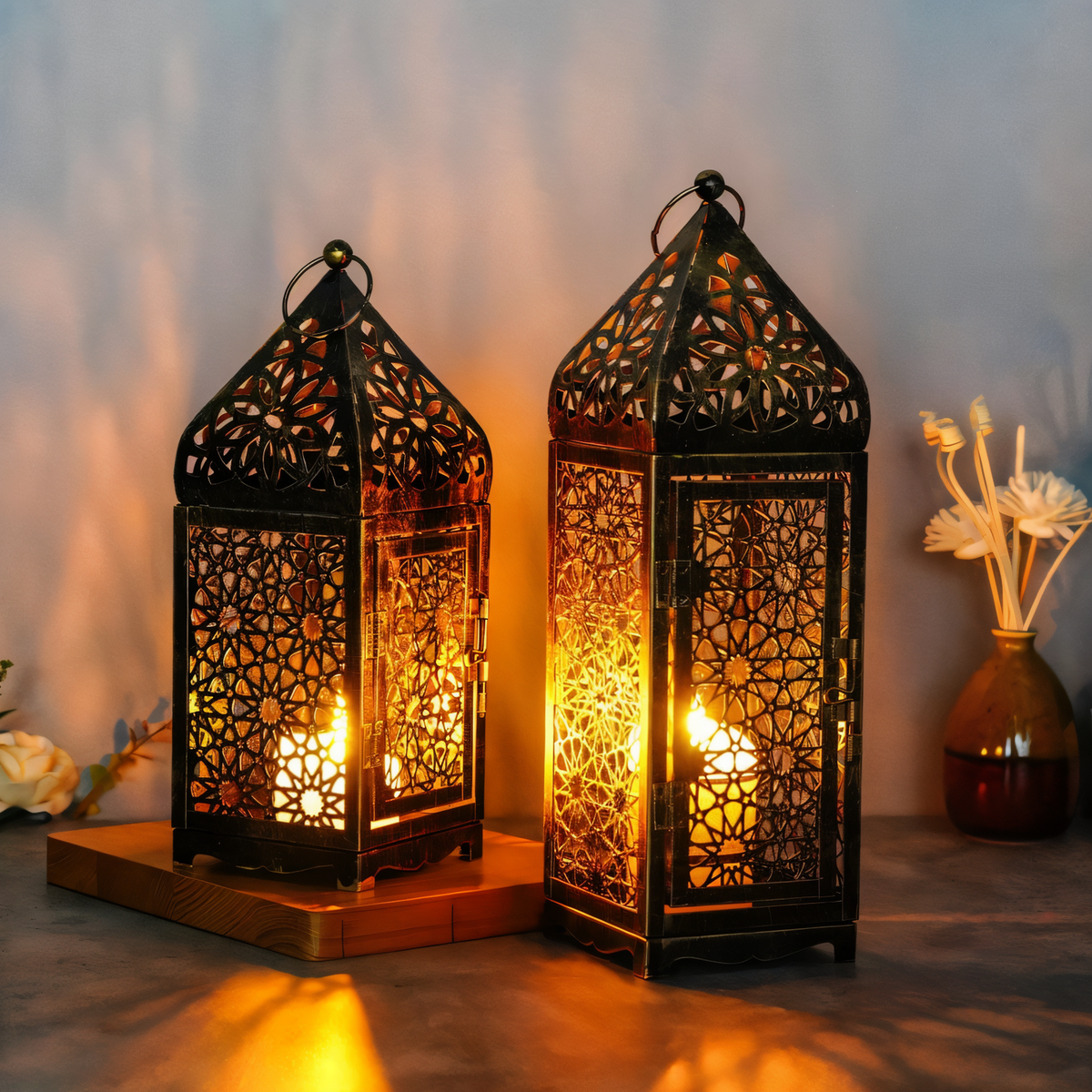 Decorative Iron Candle Holder with Arabesque Pattern