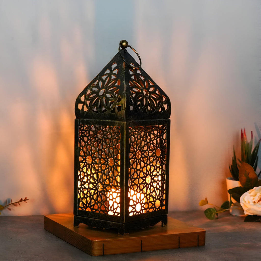 Decorative Iron Candle Holder with Arabesque Pattern