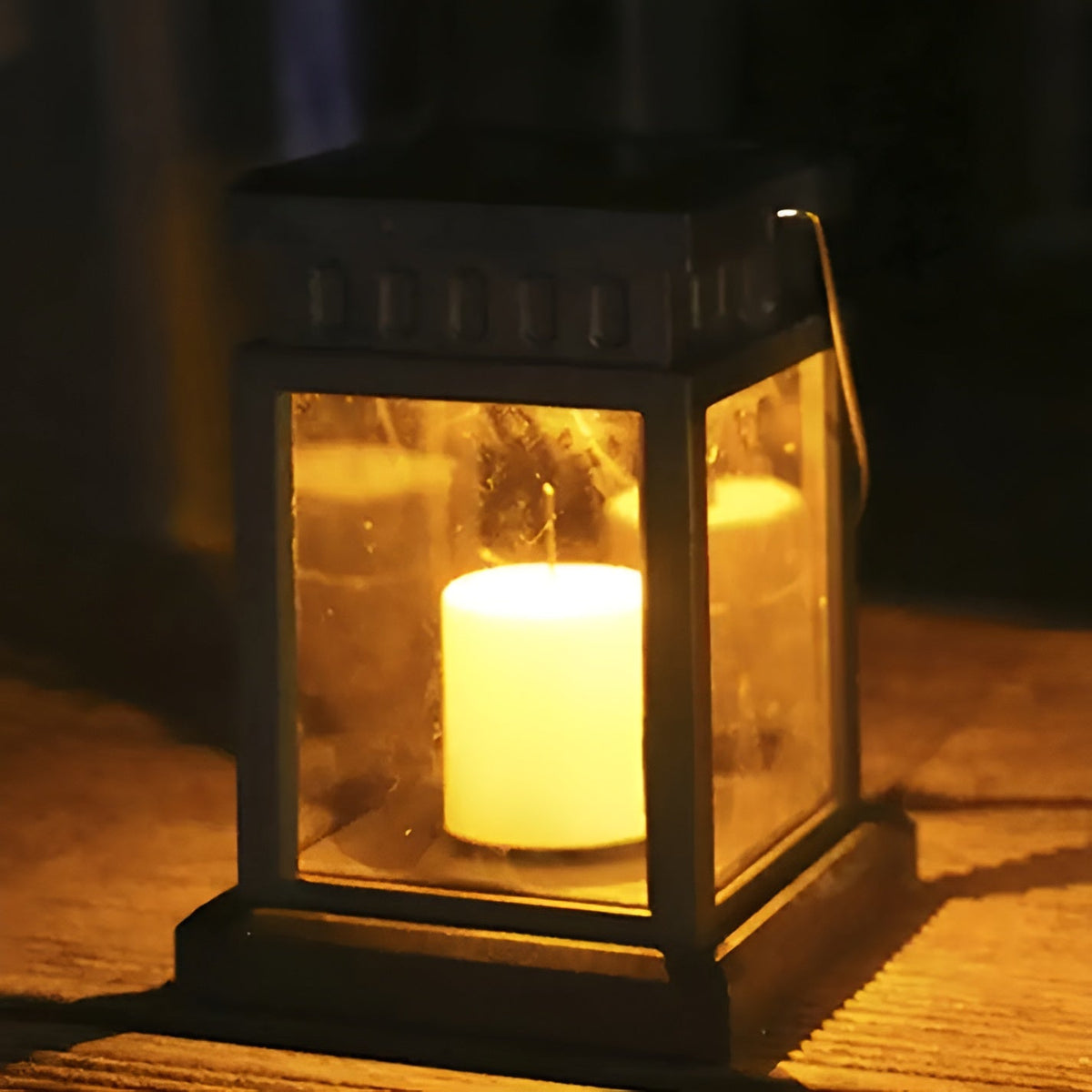 Magic Lantern - Solar-powered bulbs with dual panel control