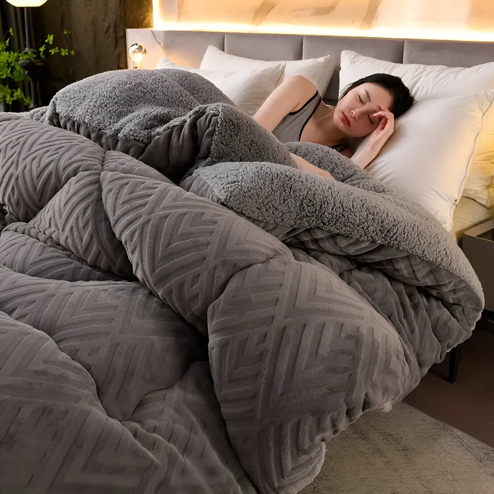 Luxury Four Seasons Duvet Cover with Plush Feel