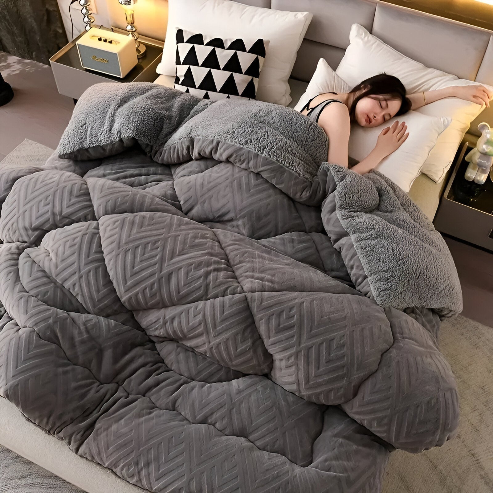 Luxury Four Seasons Duvet Cover with Plush Feel