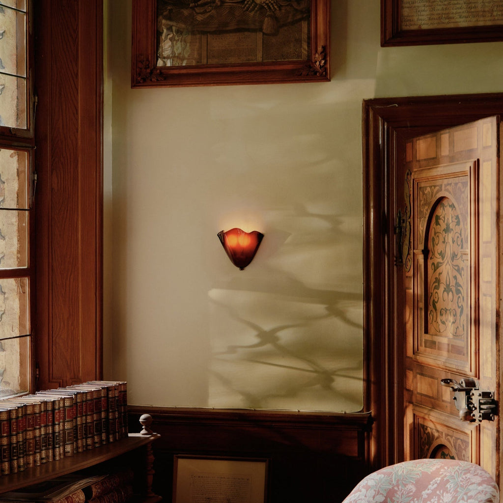 Retro Wall Lamp of Colored Glass in Skirt-Shaped Shell Pattern