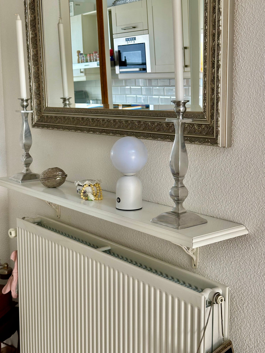 LumièreSereine – Elegant Table Lamp for Calm Atmosphere