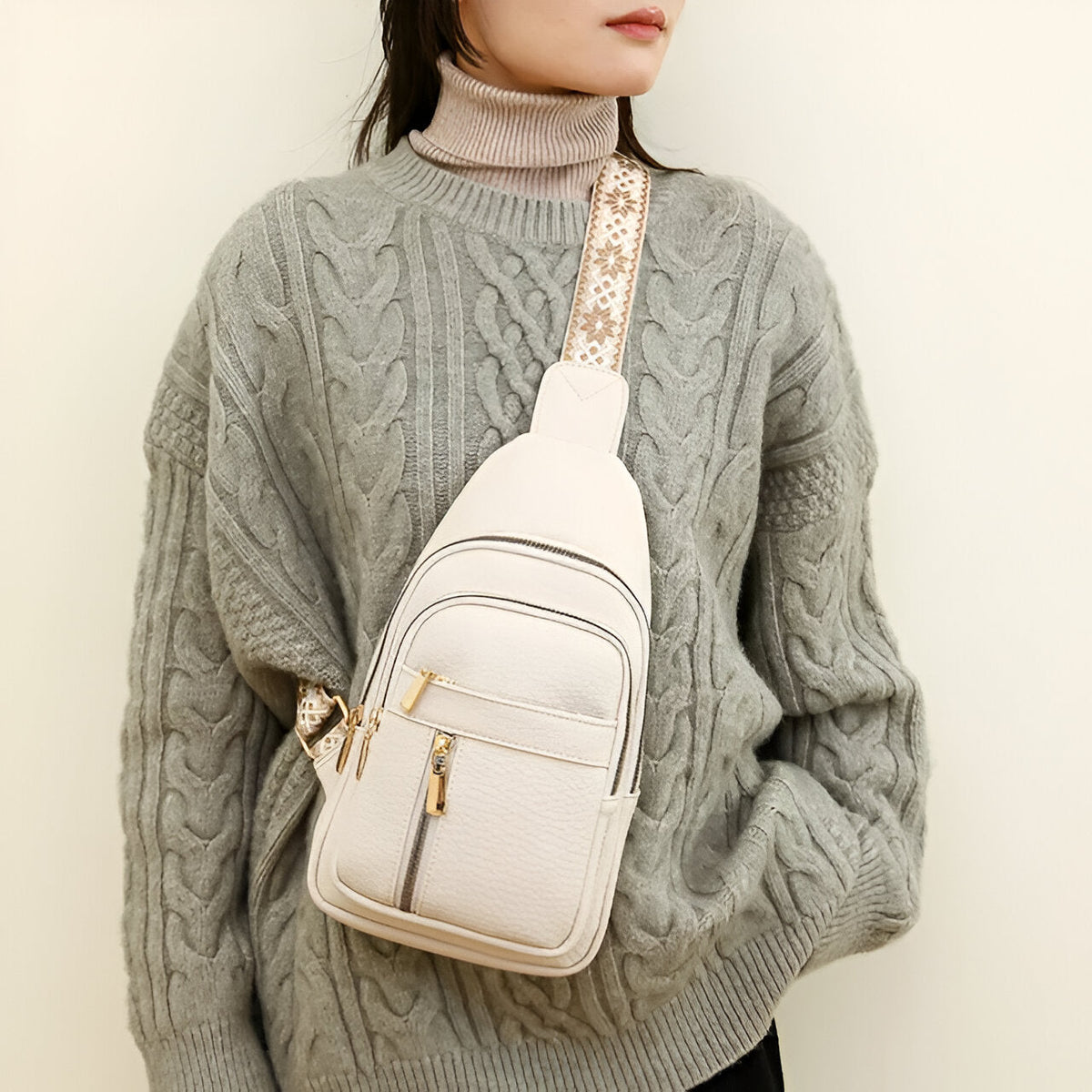 LuxuraGuard Chic Shoulder Bag | Stylish design against theft for safe everyday use