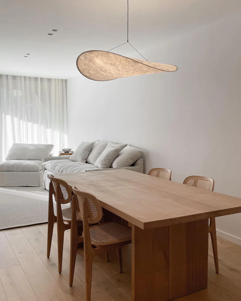 Subtle Japandi Lamp with Light Eclipse Effect