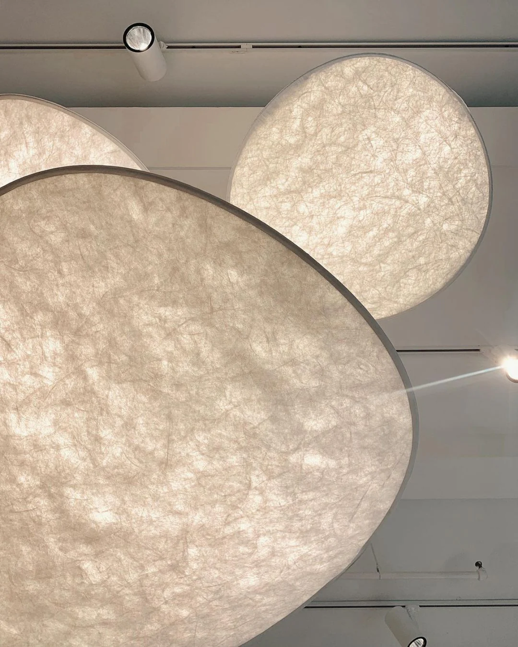 Subtle Japandi Lamp with Light Eclipse Effect