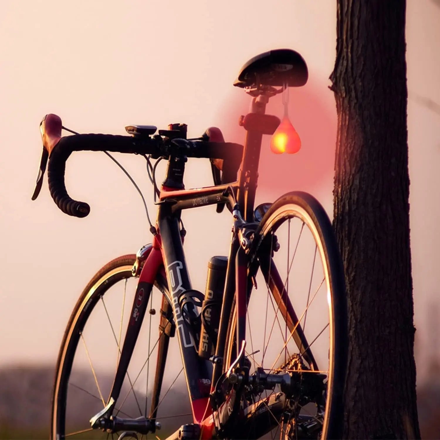 LED bicycle rear light in heart shape – For better visibility in road traffic