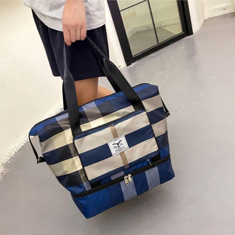 Checked travel bag with large capacity