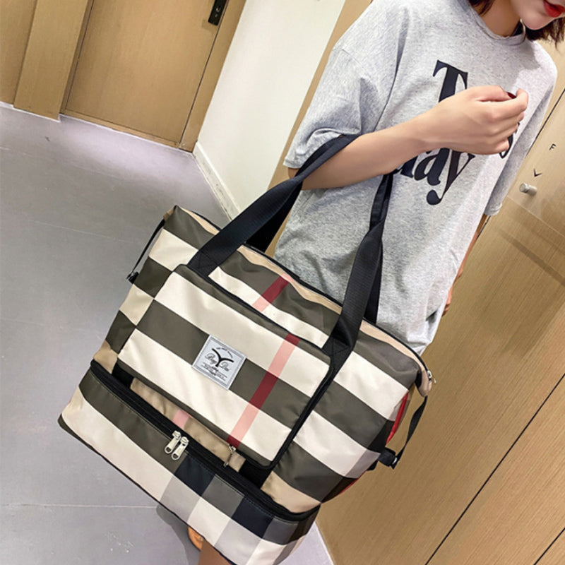 Checked travel bag with large capacity