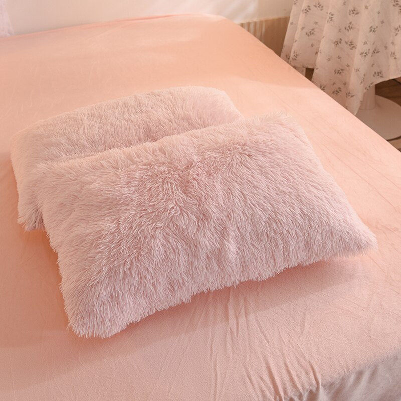 Luxury Plush Duvet Cover with Zipper Closure and Corner Straps