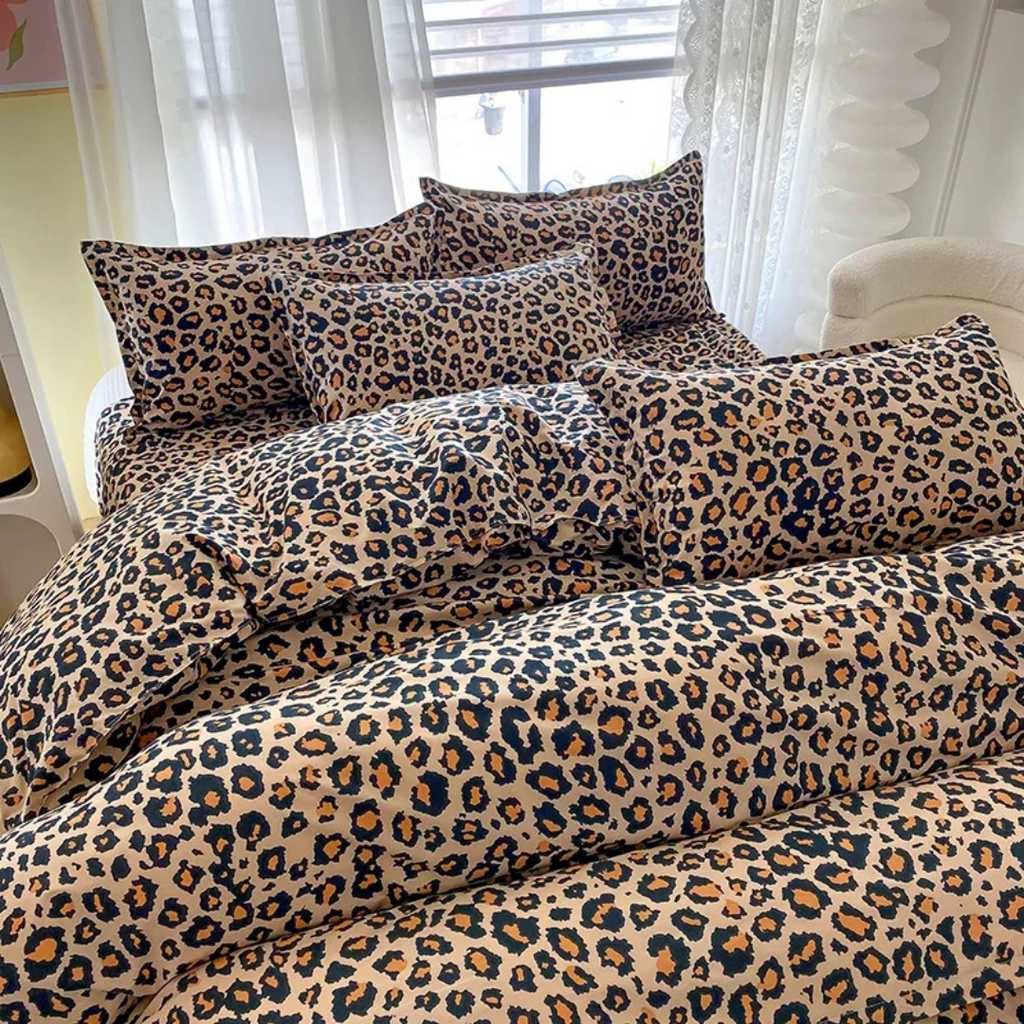 Luxurious Bedspread 220x240 | Bed Cover with Leopard Pattern