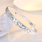 Enchanting Star-Shaped Silver Bracelet for a Radiant Look