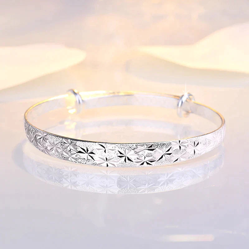 Enchanting Star-Shaped Silver Bracelet for a Radiant Look