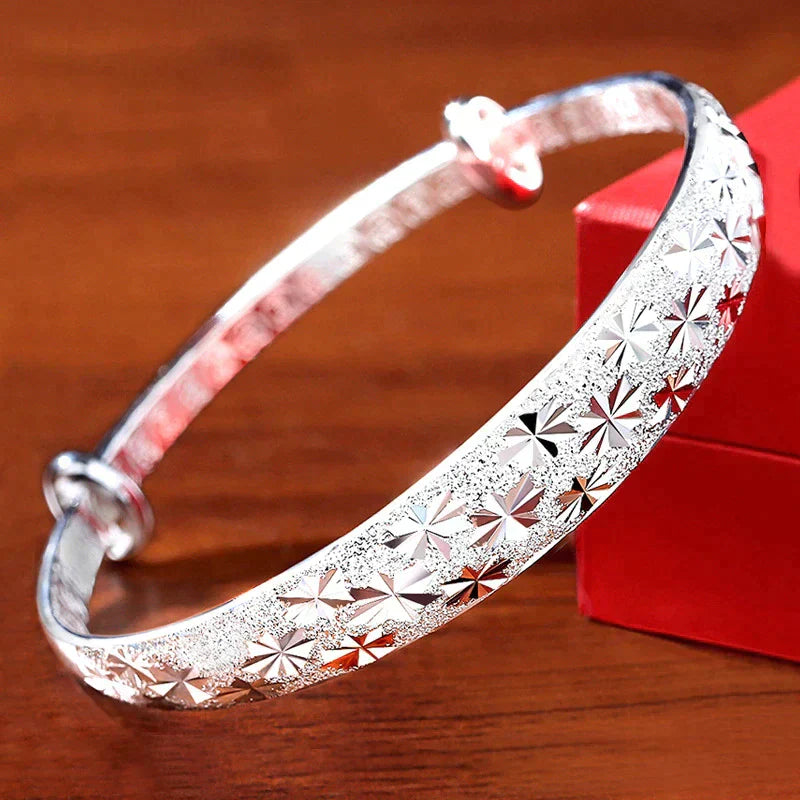 Enchanting Star-Shaped Silver Bracelet for a Radiant Look