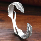 Elegant Adjustable Bracelet with Enchanting Silver Feathers