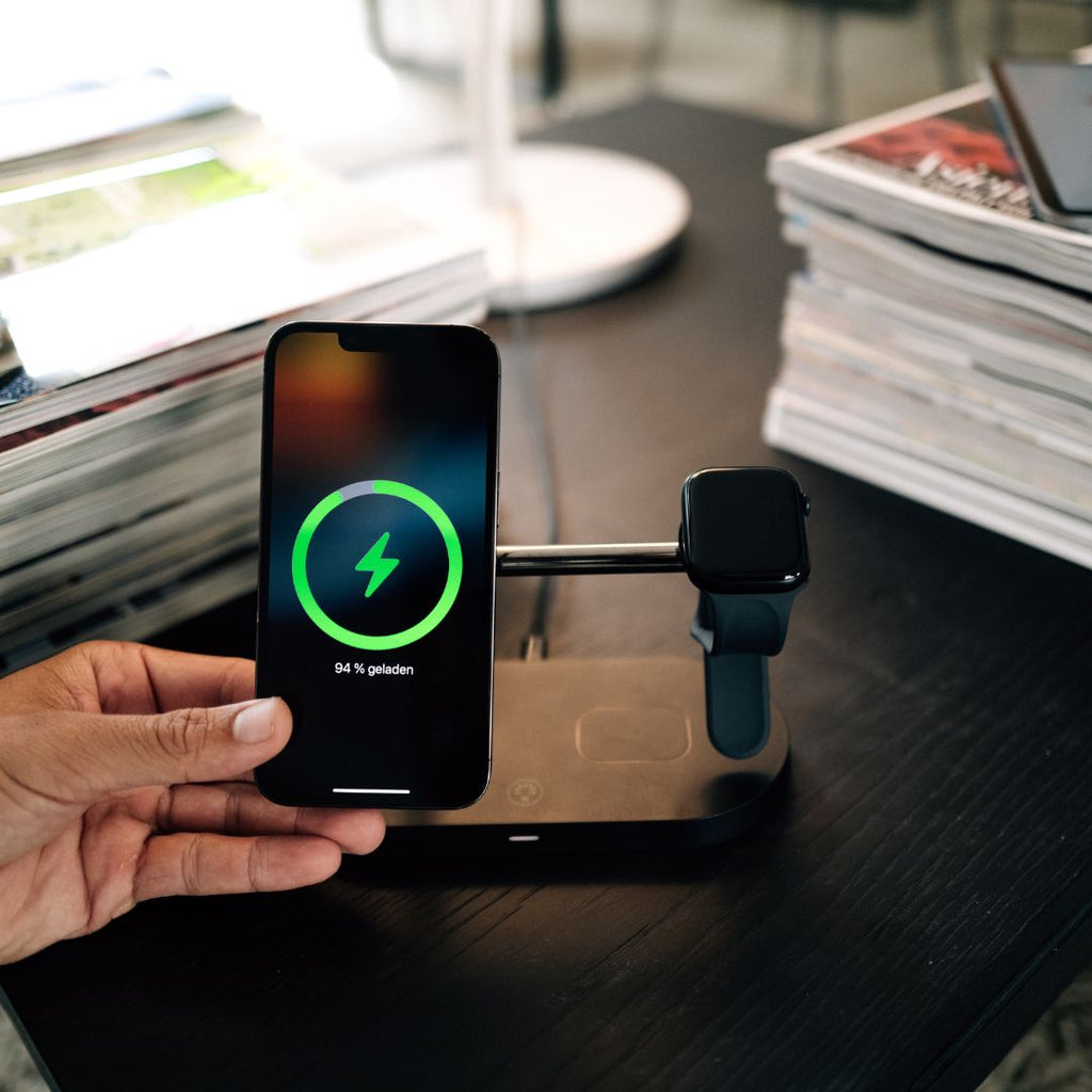 3-in-1 Wireless Charger for Smartphone, Smartwatch and Earbuds – Fast Charging Station with Modern Design
