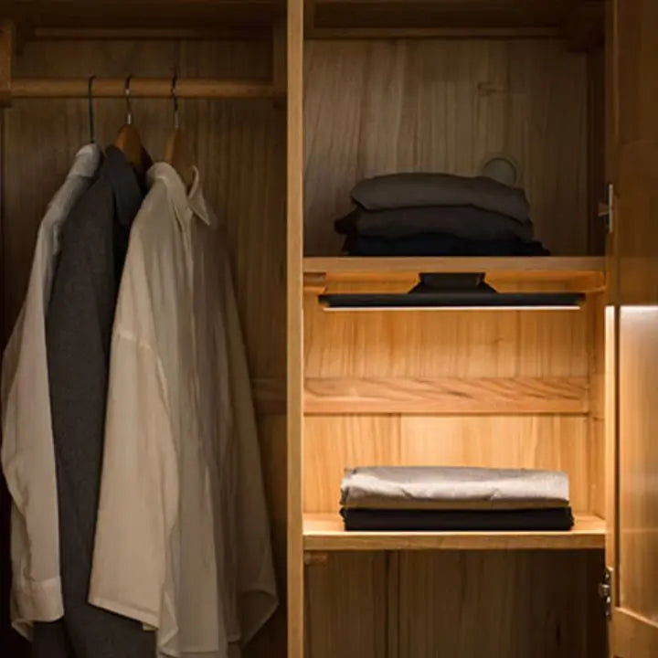 Magnetic LED Touch Lamp – elegant, rechargeable & compact