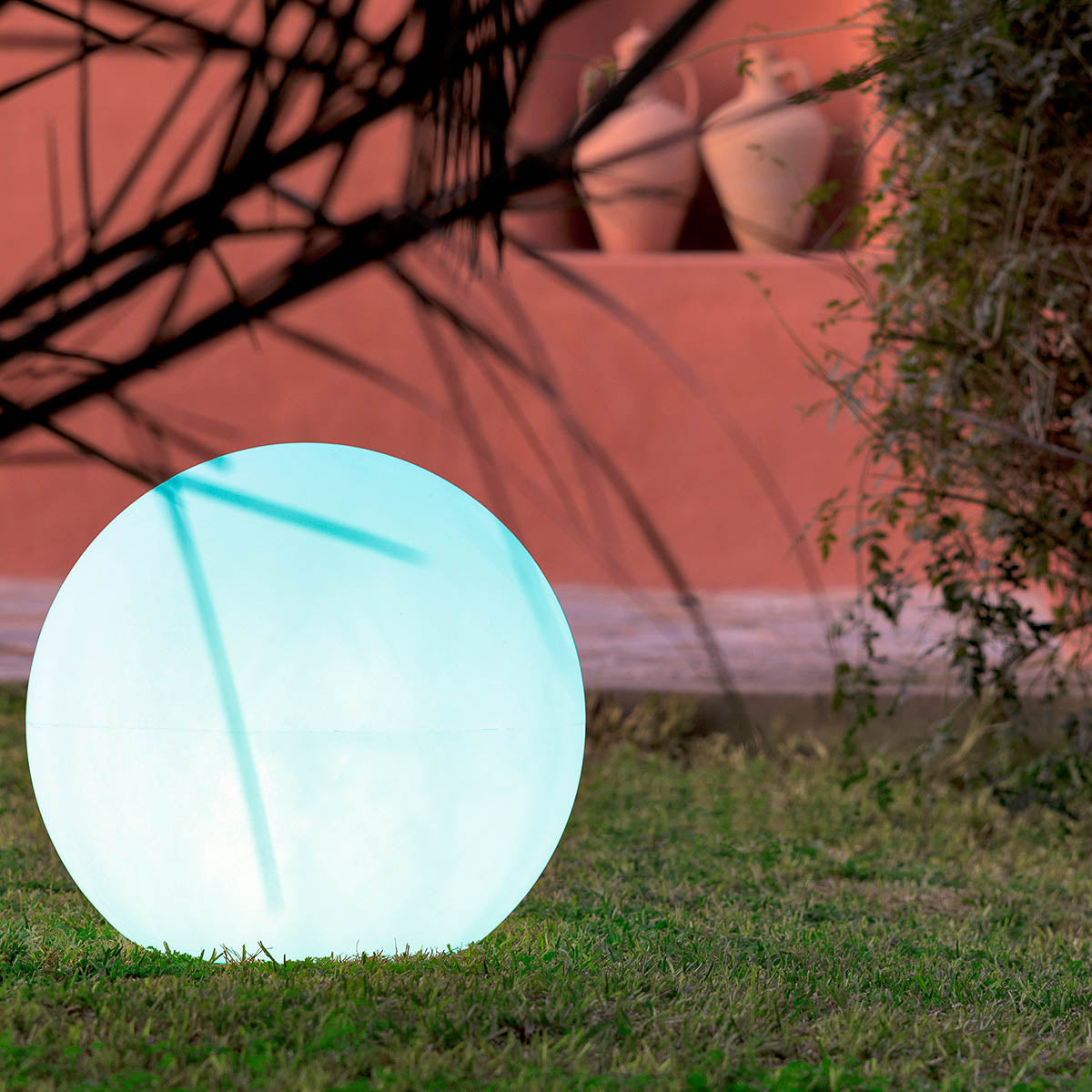 Shiny play ball in various sizes!