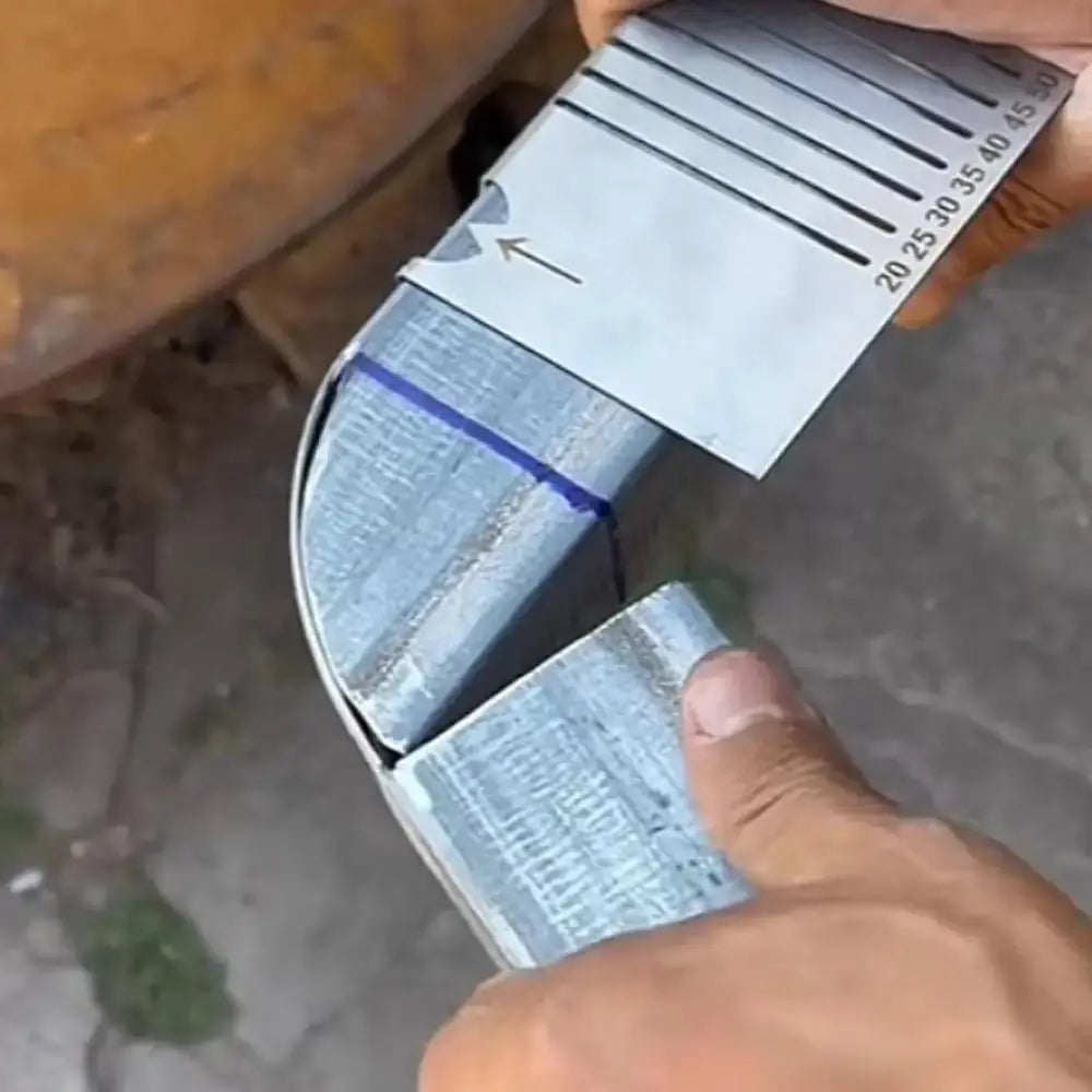 Metalworking measuring and bending aid for precise 90-degree angles