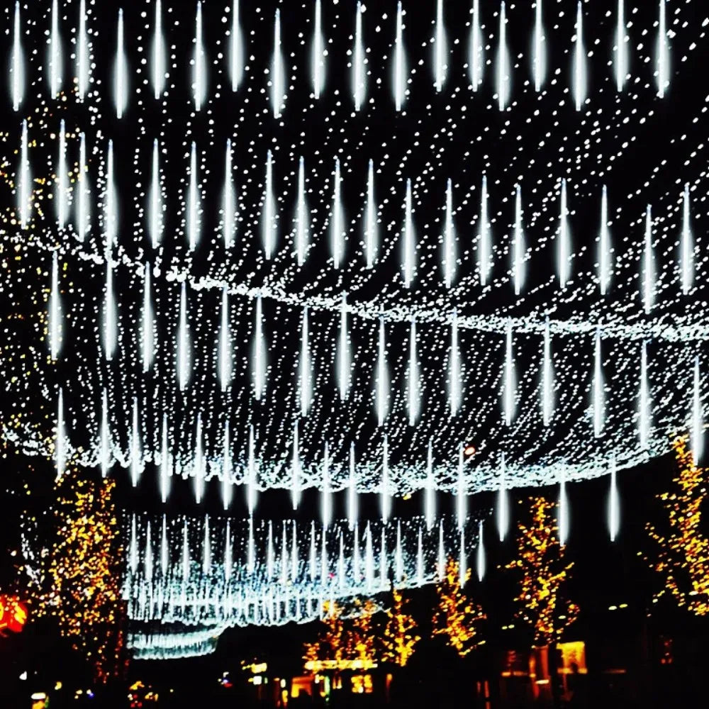 Meteor effect illuminating outdoor space