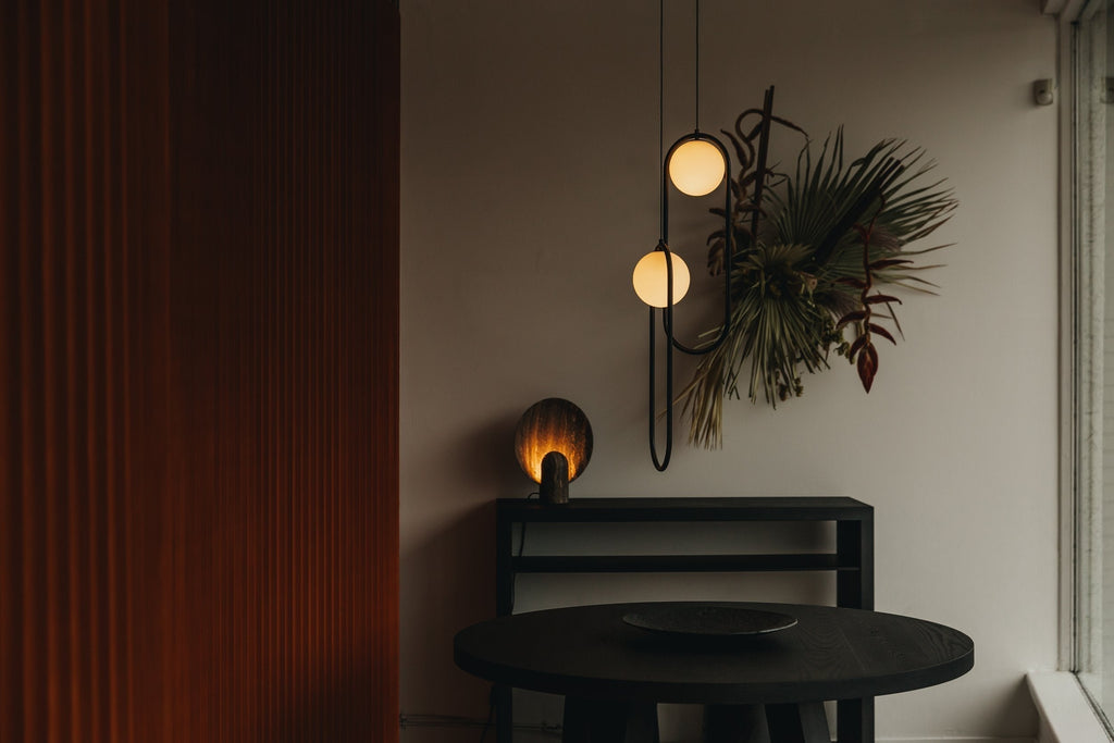 Modern and Elegant Pendant Light - Stylish Hanging Lamp for Indoor Lighting