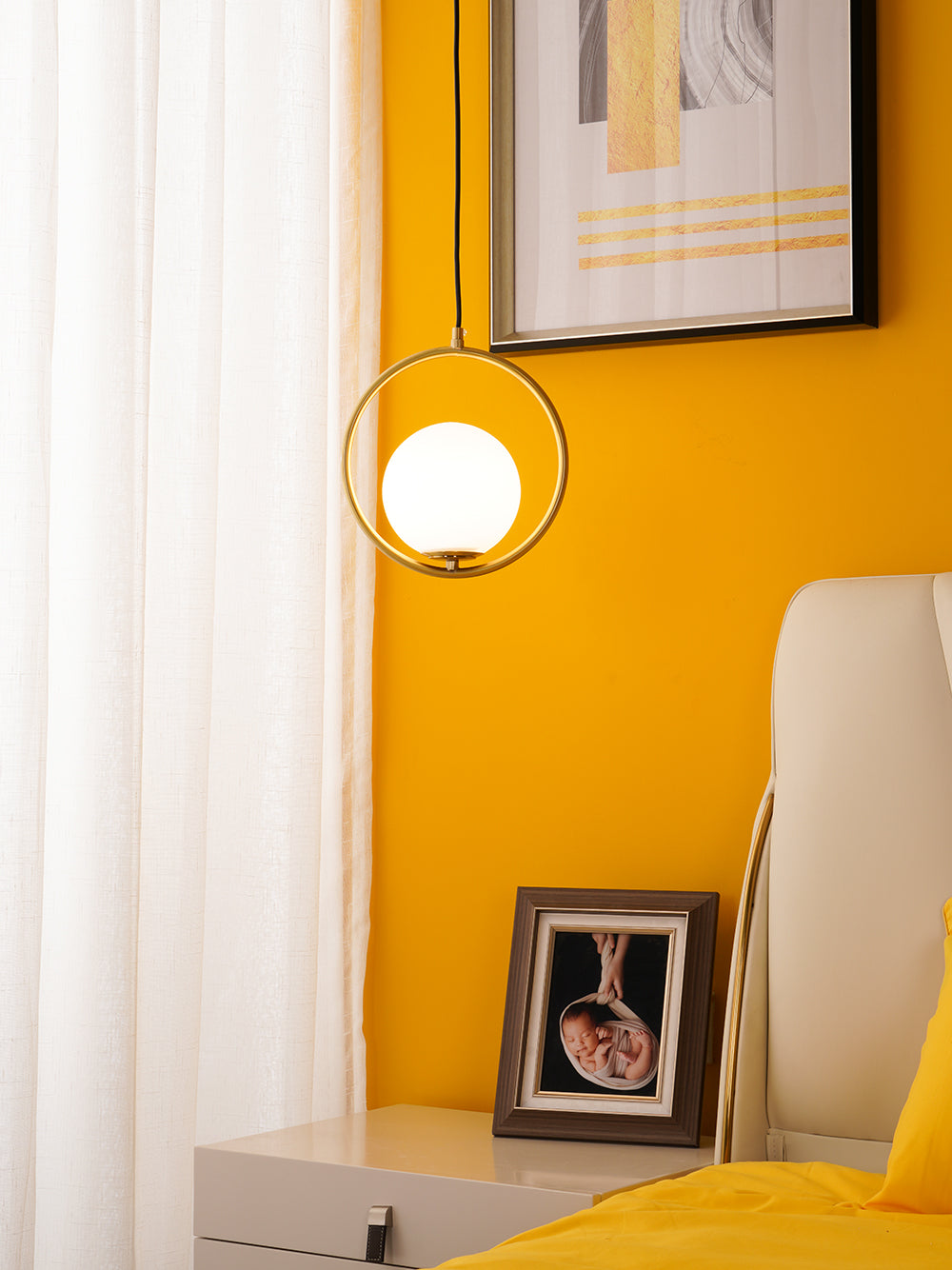 Modern and Elegant Pendant Light - Stylish Hanging Lamp for Indoor Lighting