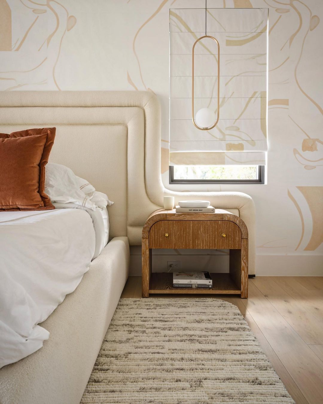 Modern and Elegant Pendant Light - Stylish Hanging Lamp for Indoor Lighting