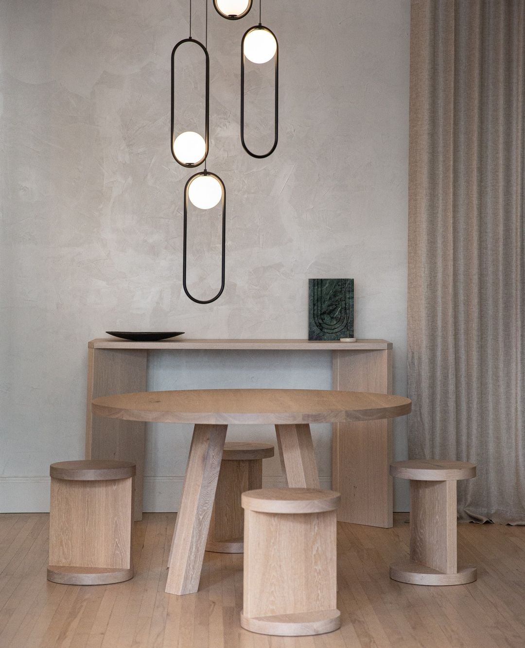 Modern and Elegant Pendant Light - Stylish Hanging Lamp for Indoor Lighting