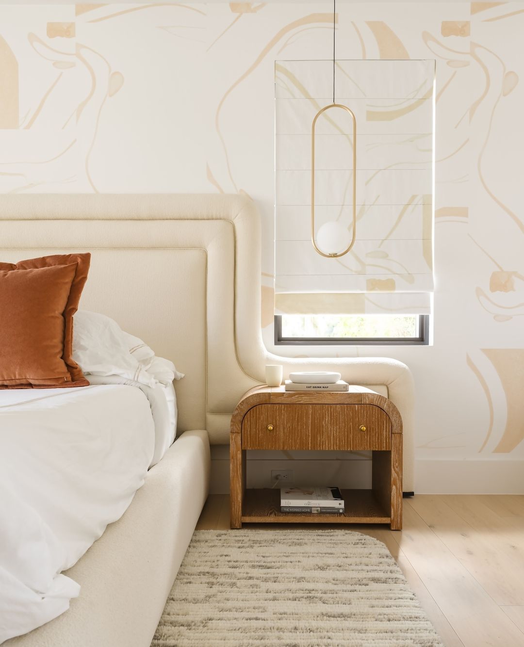 Modern and Elegant Pendant Light - Stylish Hanging Lamp for Indoor Lighting