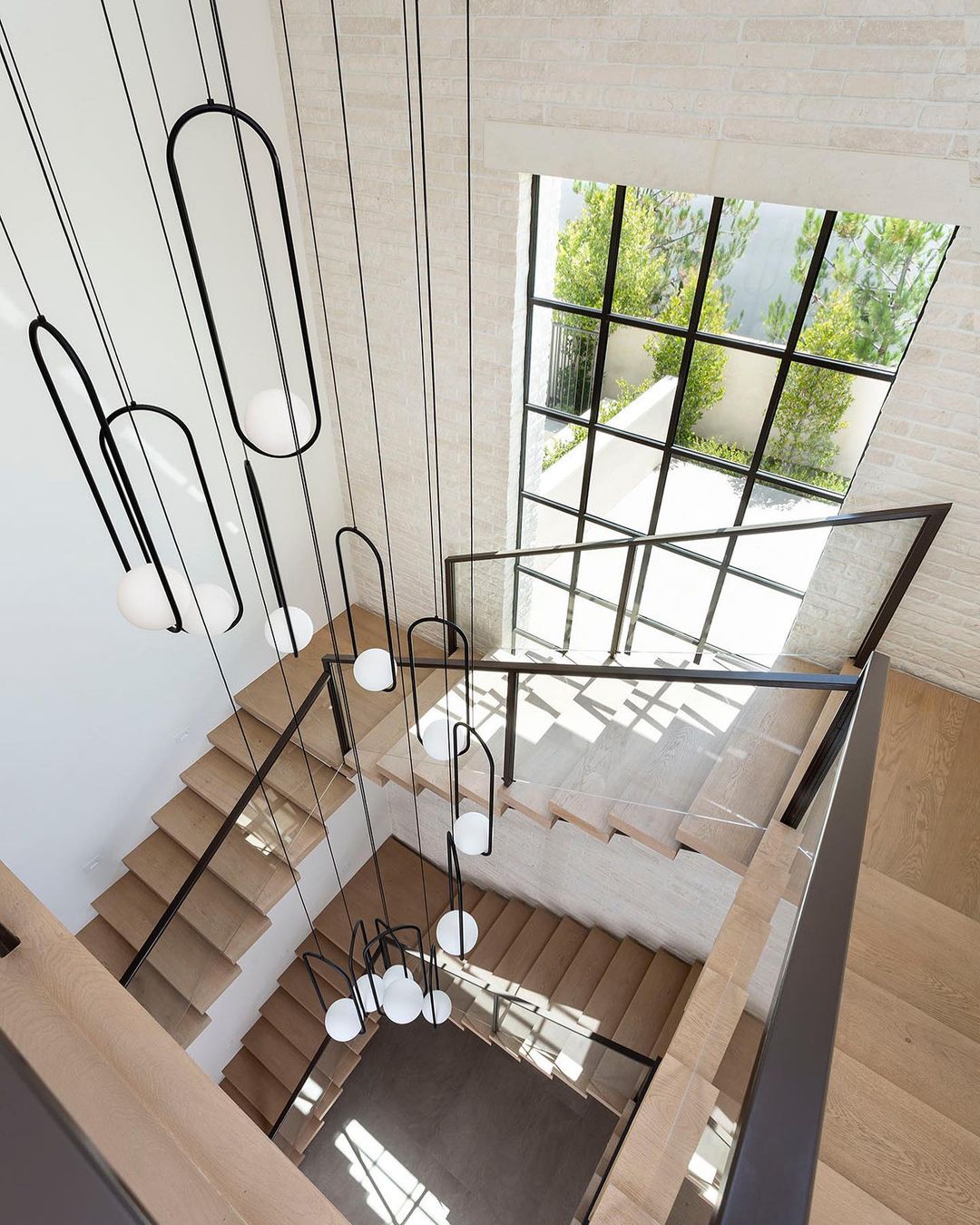 Modern and Elegant Pendant Light - Stylish Hanging Lamp for Indoor Lighting