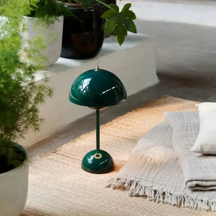 Modern LED Table Lamp – Wireless and dimmable