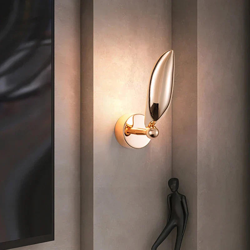 Delicate Light and Artistic Design