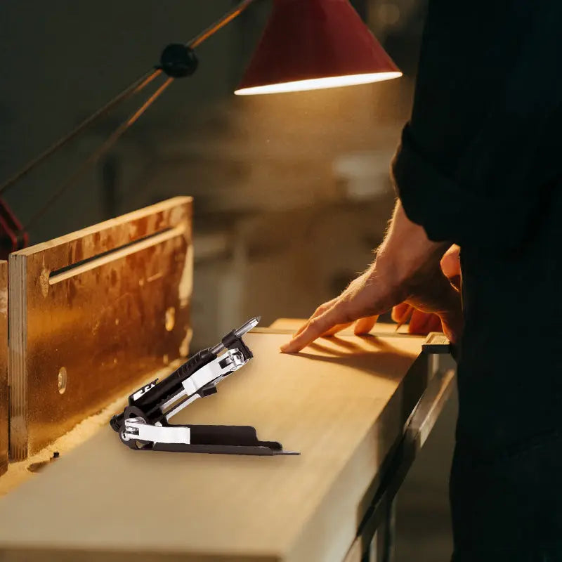 Multifunctional Graffiti Tool for Woodworking