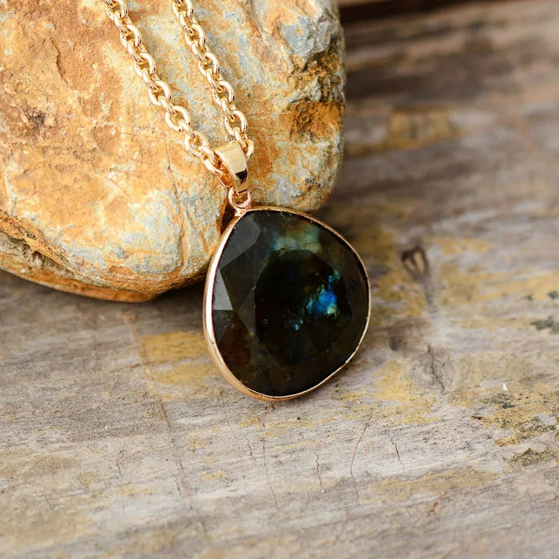 Refined Labradorite Drop Necklace with Luxury Gold Finish - Elyria