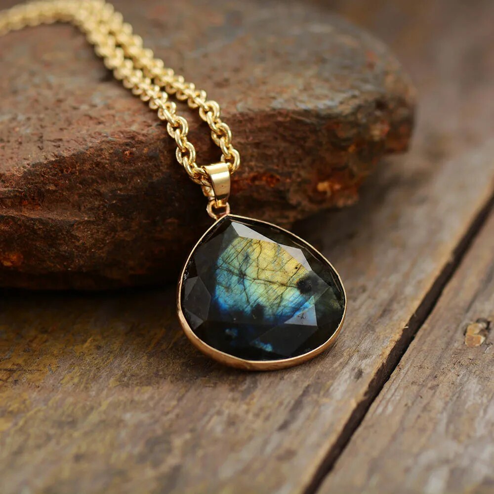 Refined Labradorite Drop Necklace with Luxury Gold Finish - Elyria