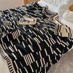 CalmoWeave Plaid | Knitted Blanket Black-Beige | Soft & Warming | For All Seasons