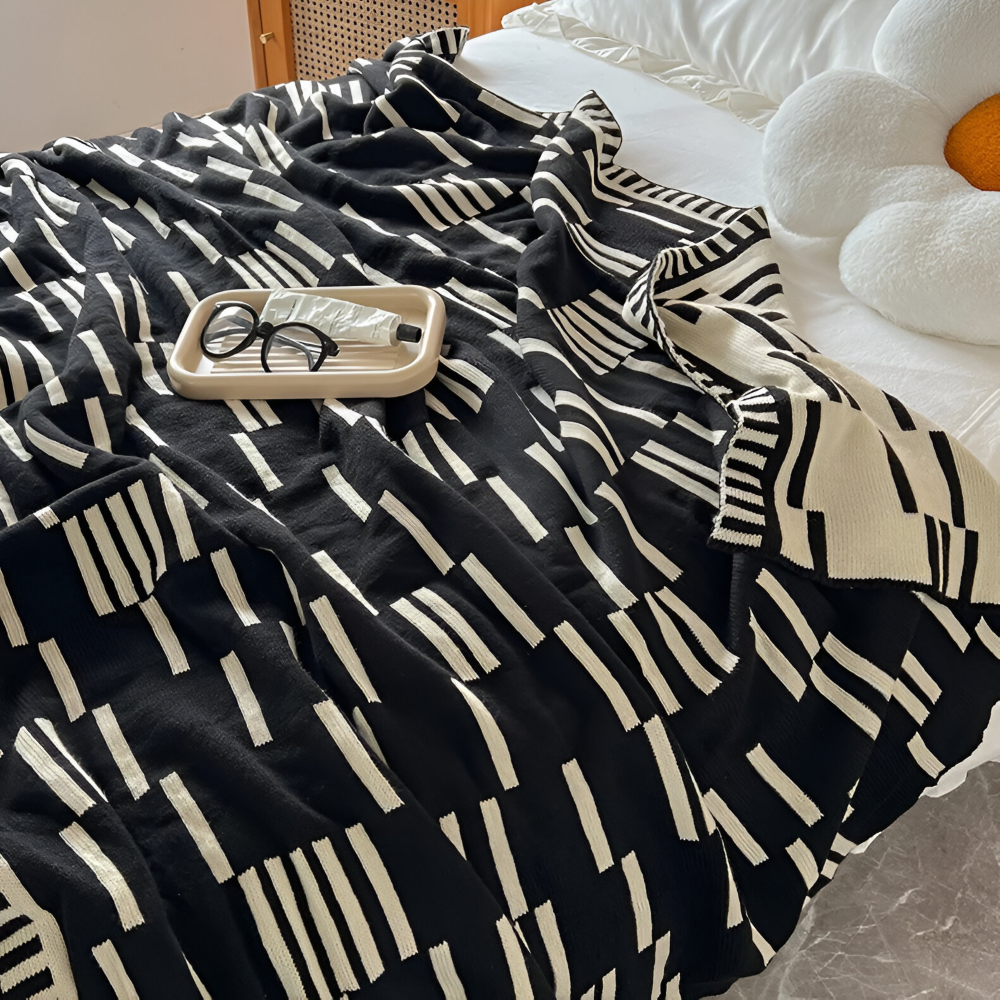 CalmoWeave Plaid | Knitted Blanket Black-Beige | Soft & Warming | For All Seasons