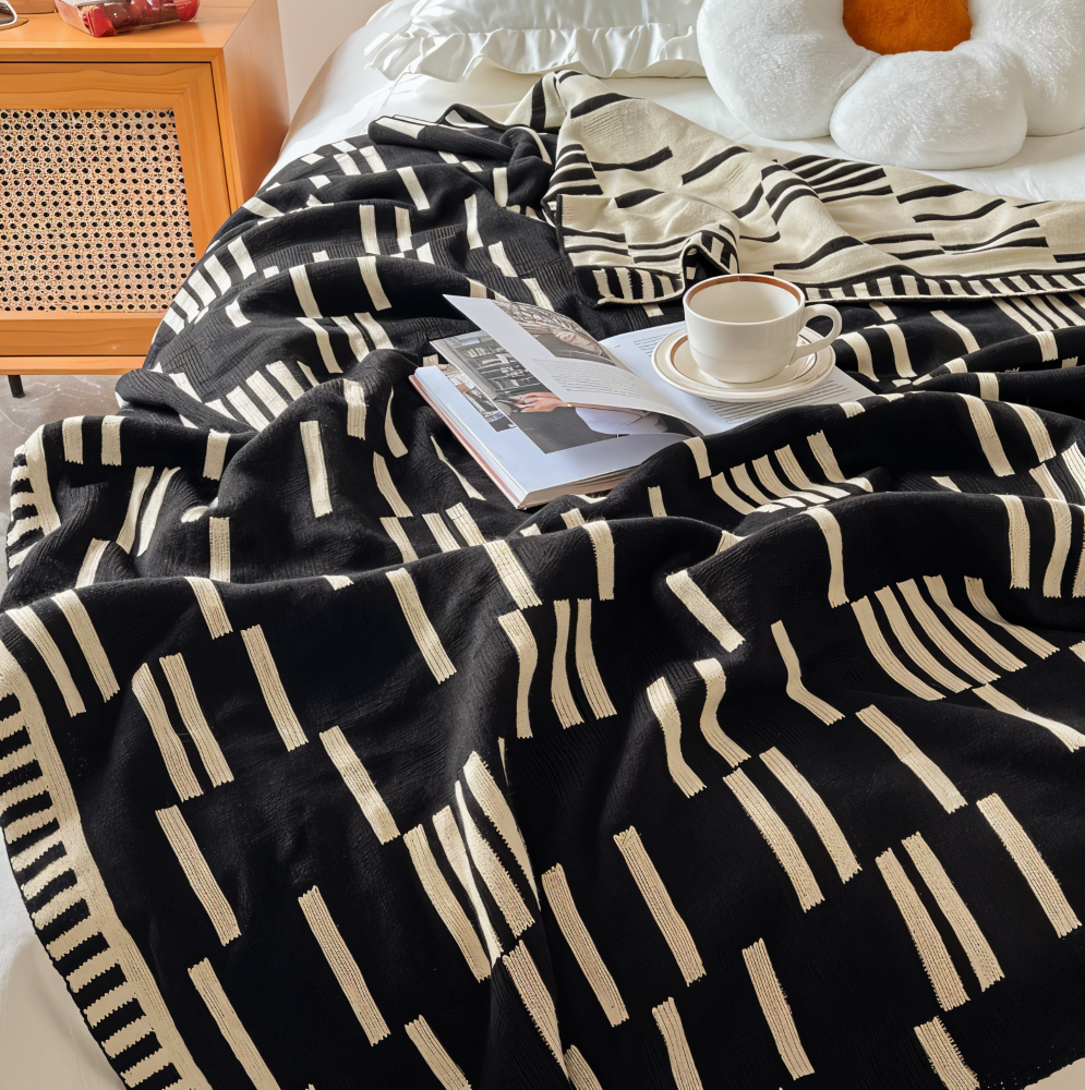 CalmoWeave Plaid | Knitted Blanket Black-Beige | Soft & Warming | For All Seasons