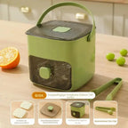 No more sticky ice cubes – Box with practical press function