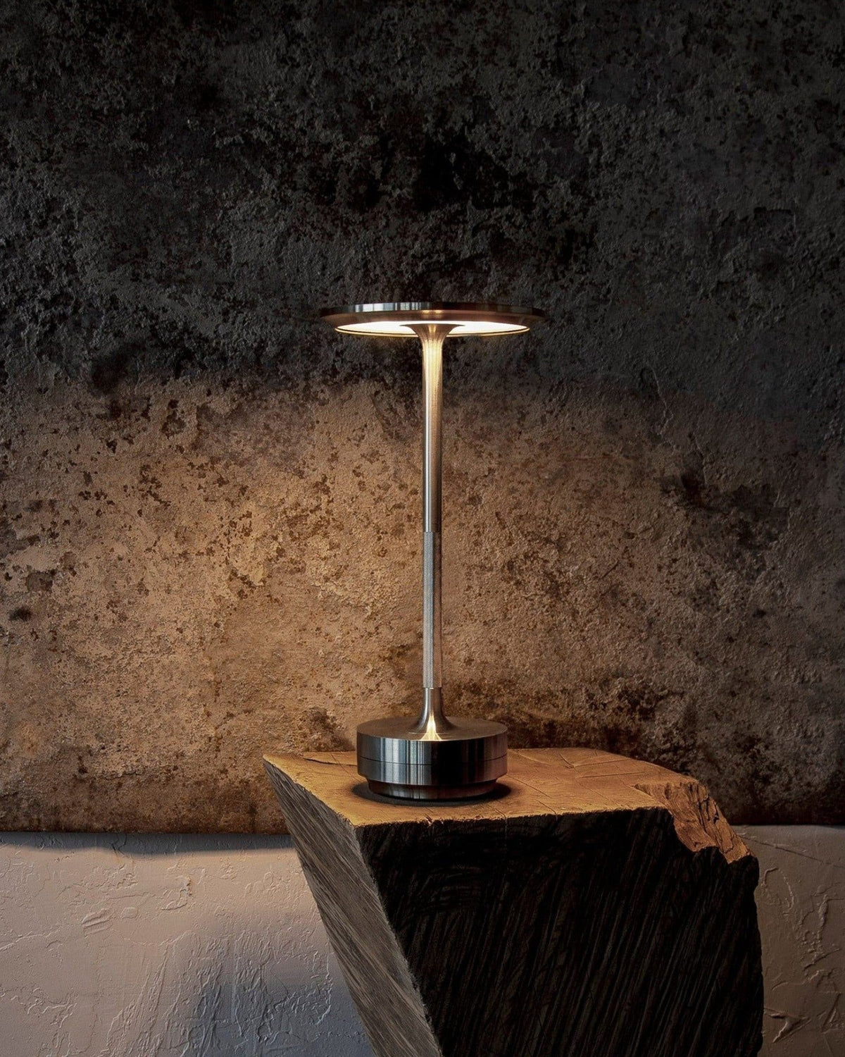 NordicaLight Luxe Wireless Table Lamp for Elegant Lighting