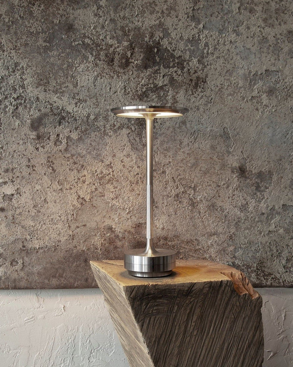 NordicaLight Luxe Wireless Table Lamp for Elegant Lighting